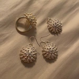 Matching jewelry set